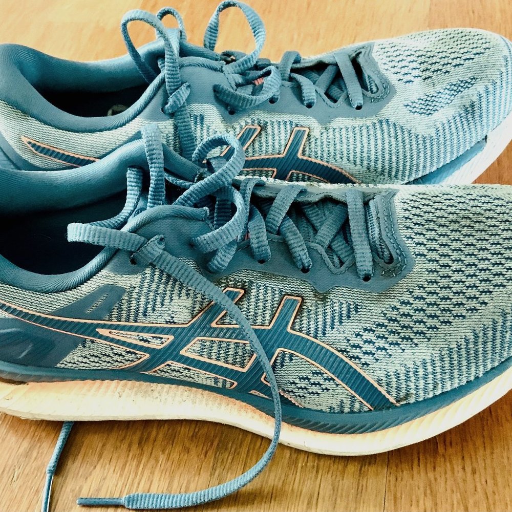 Asics Glideride Women's sz 8